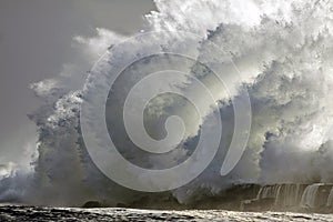Stormy wave