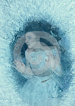 The story of a sleeping beauty. The girl woke up at the bottom of a frozen lake, fish and seaweed swim around her. She