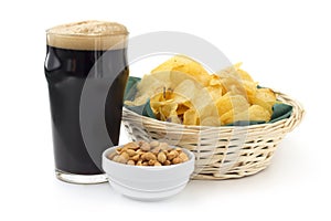 Stout with peanuts and chips