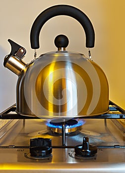 Stovetop whistling kettle