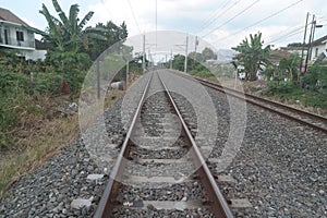 Straight train tracks with cables on them