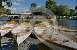 Stratford-upon-Avon. River cruise & rowing boats