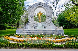 Strauss Statue in Stadtpark in Vienna, Austria photo