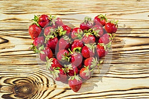 strawberries in basket, strawberry basket, strawberries on wooden table, strawberry, basket with strawberries, strawberries in na