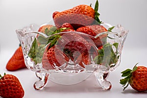 Strawberries in a bowl to keep them fresh and full of nutrients, this fruit is ideal for diets and to enjoy a delicious flavor