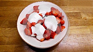 Strawberries and yogourt