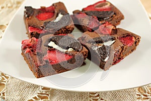 Strawberry Brownie with Chocolate Cookies
