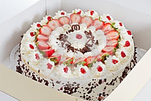 Strawberry cake in a box