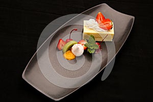 Strawberry cheesecake served with fruit