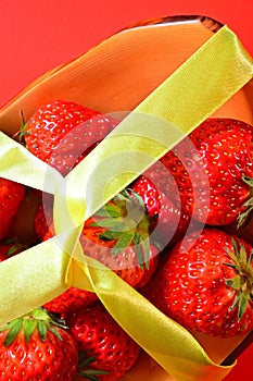 Strawberry decoration wooden dish hamper