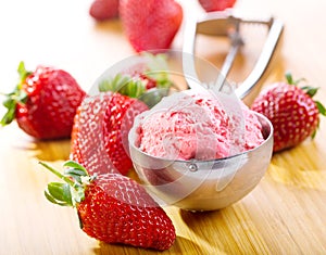 Strawberry ice cream photo