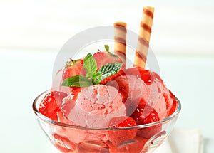 Strawberry ice cream sundae