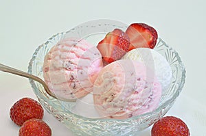 Strawberry ice cream and Vanilla ice cream with fresh Strawberries