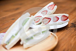 Strawberry and kiwi cream sandwich,Japanese style sweet sandwiches