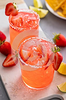 Strawberry margarita with lime, served with chips