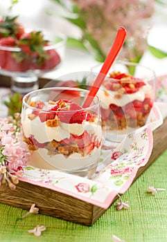 Strawberry and mascarpone trifle i