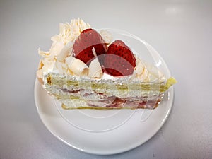 Strawberry mouse vanila cake sweet dessert homemade cake