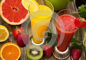 Strawberry and pineapple smoothies