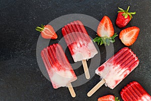 Strawberry Popsicle with Strawberry Juice