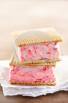 Strawberry sandwich ice cream