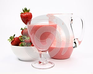 Strawberry shake and strawberries