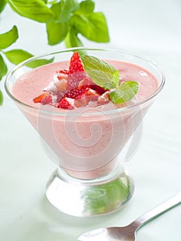 Strawberry yoghurt dessert