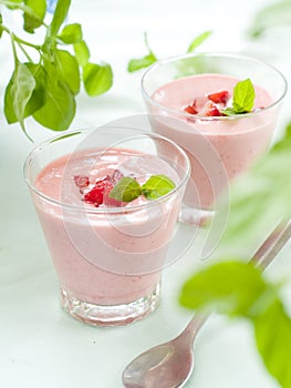 Strawberry yoghurt dessert