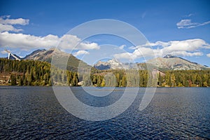 Štrbské pleso v národním parku Vysoké Tatry, Slovensko, Evropa