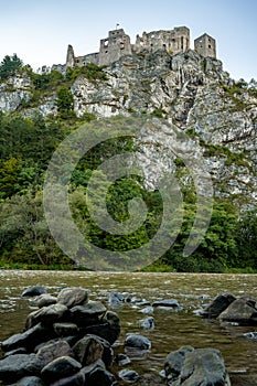 Hrad Strečno, Slovensko. Historický hrad ve střední Evropě.