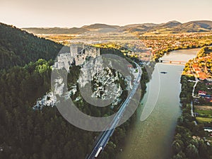 Hrad Strečno, Slovensko. Historický hrad ve střední Evropě.