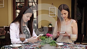 Street cafe, Sitting women, Social network