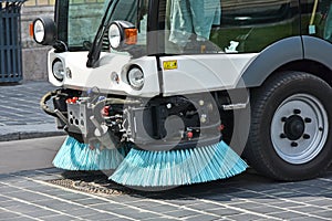 Street cleaner vehicle