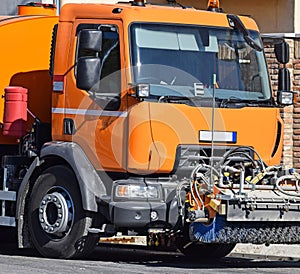 Street cleaner vehicle