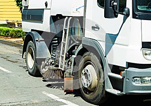 Street cleaner vehicle