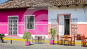 Street with colourful houses, Granada, founded in 1524, Nicaragua, Central America