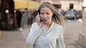 Street communication, Sidewalk talk, Mobile communication