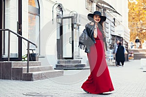 Street fashion, plus size model