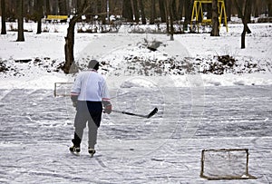 Street hockey on the winter park