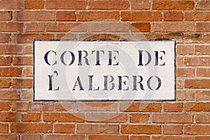 Street name corte del Albero -engl: square of Albero -  in Venice