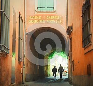 Street in the old district of l'Isle-sur-la-Sorgue