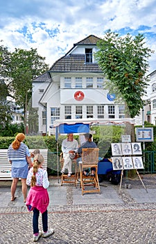 A street painter on the beach promenade at the Baltic Sea. Binz on the island of RÃÂ¼gen. Germany