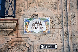 The street sign of Calle de Los Oficios