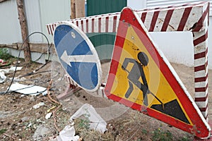 Street sign â€“ road repair: bypass detour