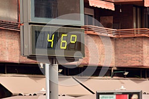 Street thermometer marking 46 degrees celsius