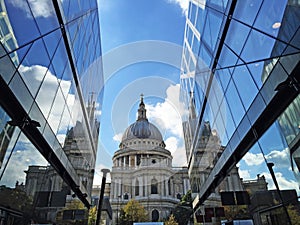 Street views and monuments of London in Great Britain.