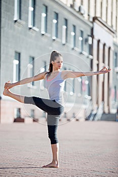 Street yoga: Revolved Hand to Big Toe Pose