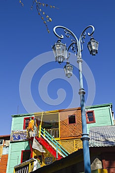 Streetlight with the colorful houses in Caminito.