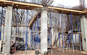 Strengthening the foundation of the second floor of the house with metal racks