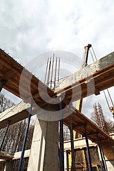 Strengthening the foundation of the second floor of the house with metal racks