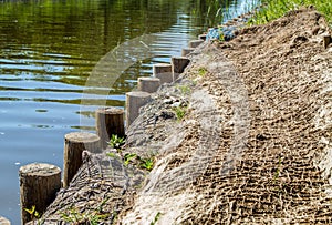 Strengthening shore line